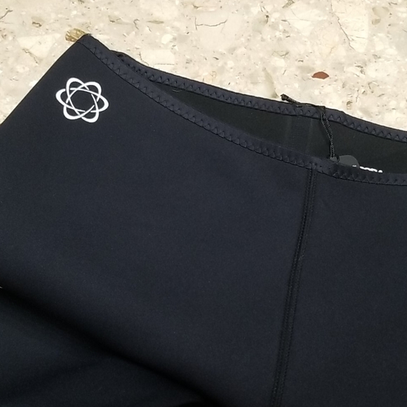 Zaggora Women's Thermo Fit Hotwear Workout Capri - Picture 3 of 6